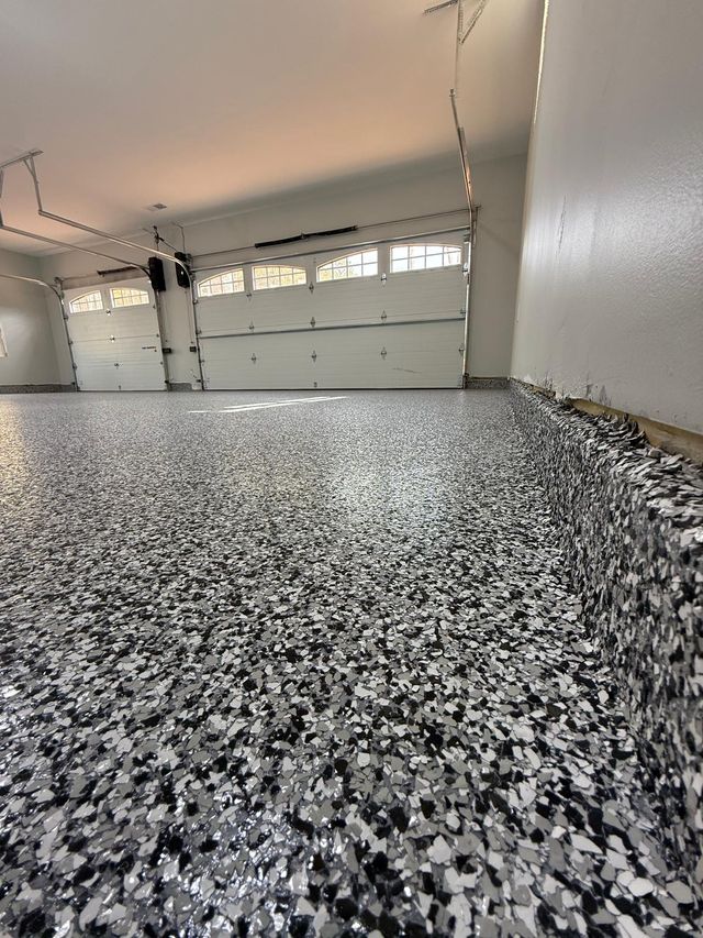 Black & white flake, garage: flake system floor, garage