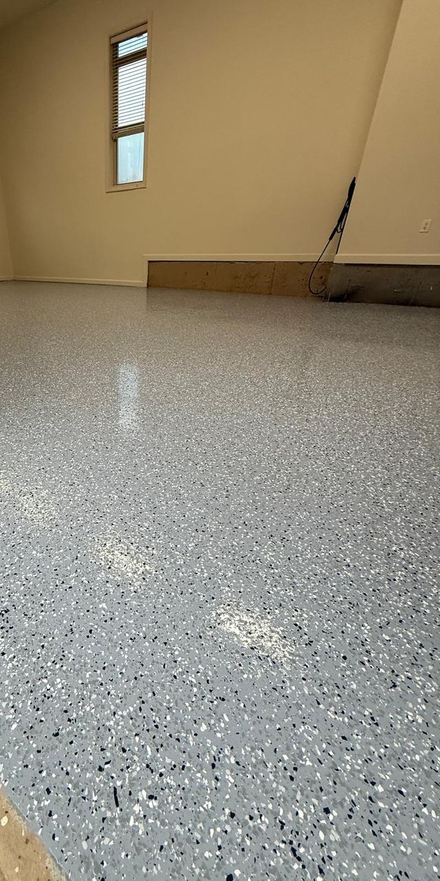 Light grey flake, bonus room: flake system floor, home interior