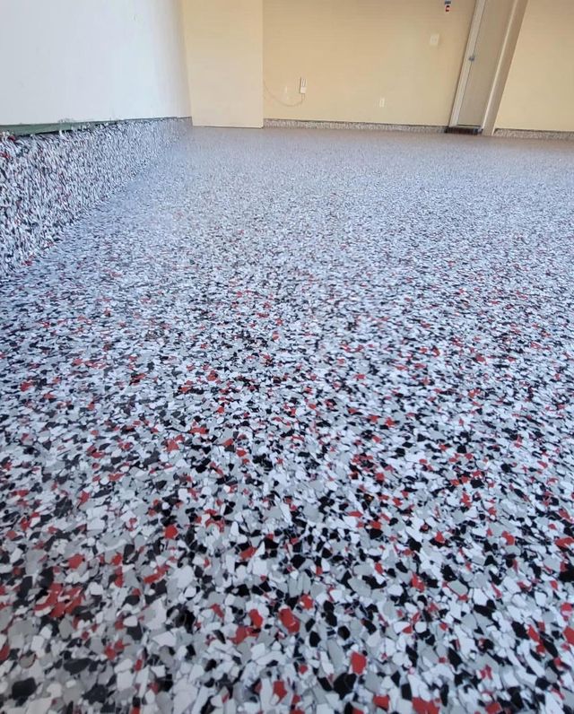 Grey flake with red accents, garage: flake system floor, garage